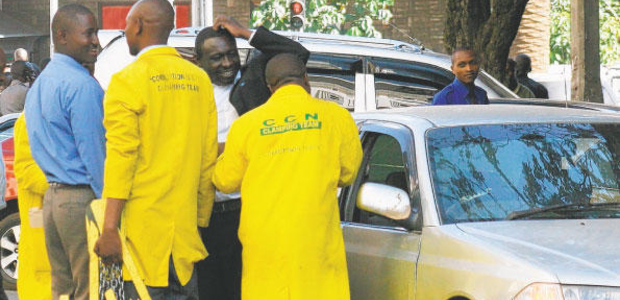 nairobi-city-council-parking-attendants-at-work-on-banda-street.-parking-and-land-fees-are-the-leading-internal-revenue-sources-for-the-council.-pho_article_full