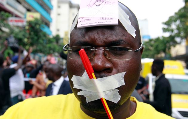 (c) Kenyan journalist protesting 
