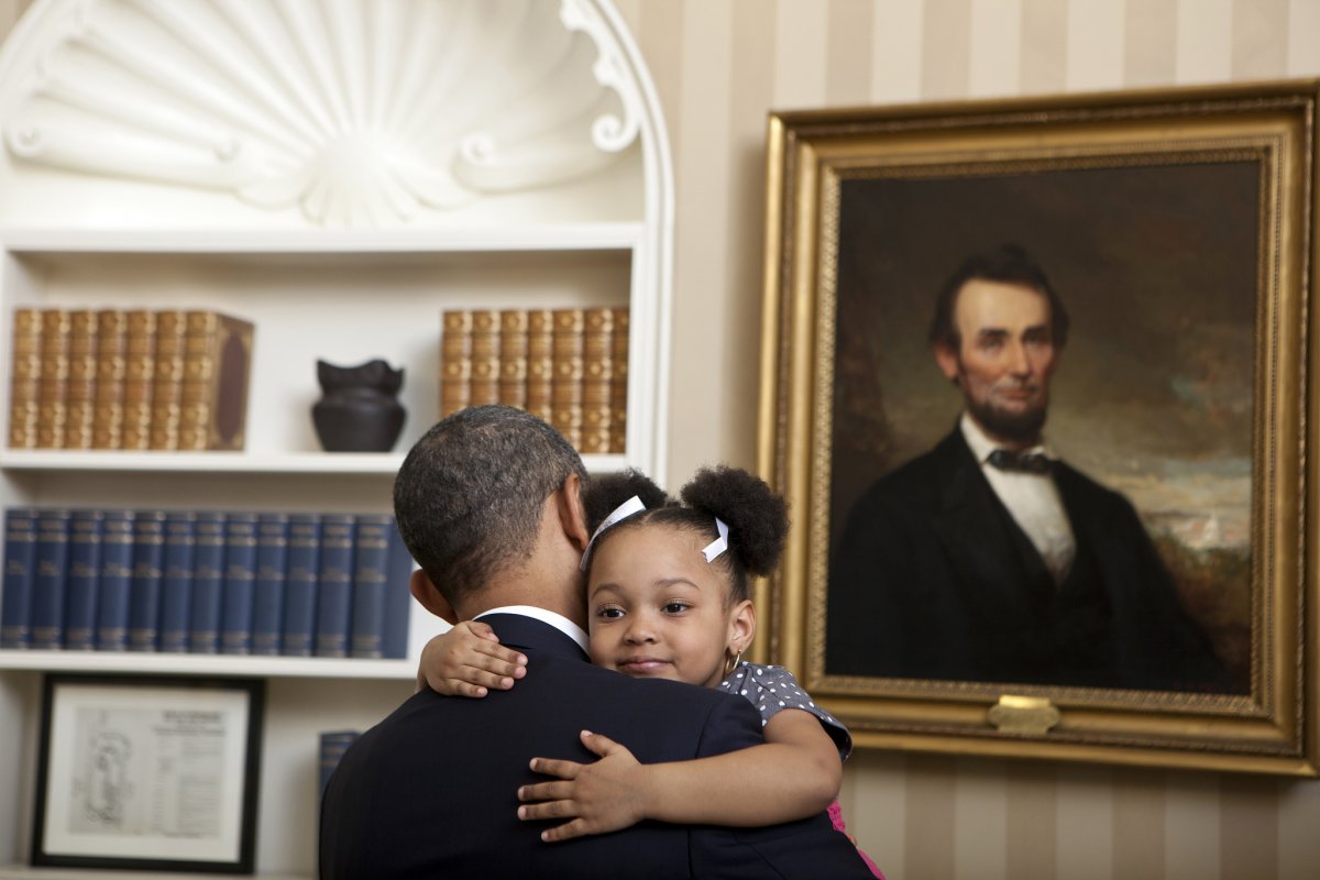 abraham-lincoln-watches-in-approval-as-the-president-and-a-young-girl-share-a-hug-in-the-oval-office