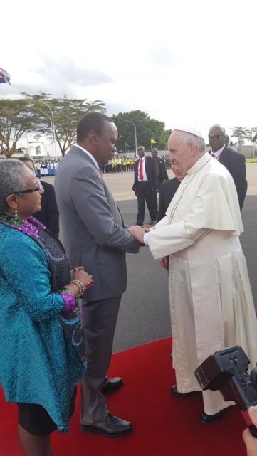 uhuru greets pope