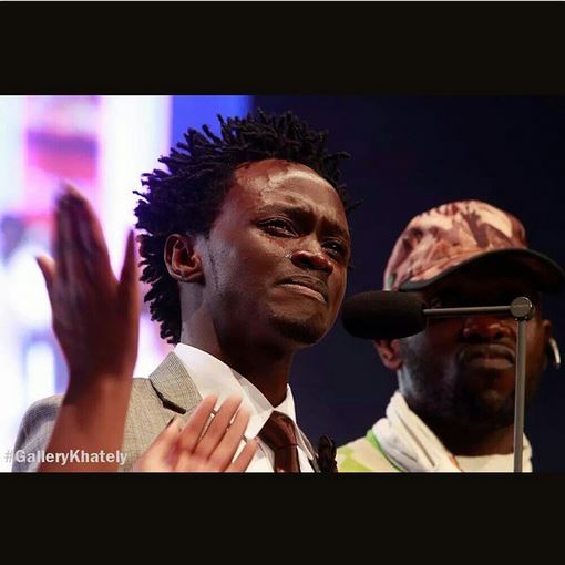 Bahati crying after winning an award (c)